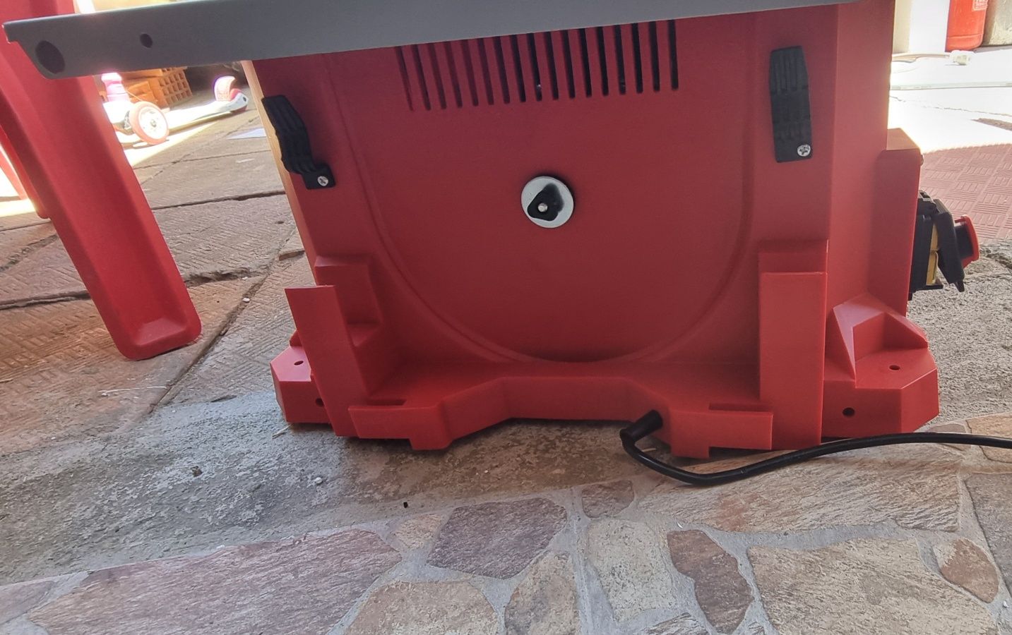 Стационарен цирколяр Einhell Tc Ts 254U 2200w