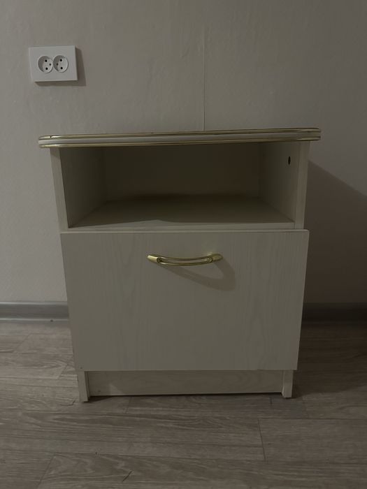 2 тумбочки прикроватные