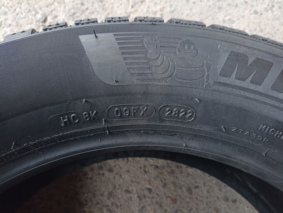 4 anvelope de iarna Michelin 2 noi 2 ca si noi 225/55 R17 dot 2822