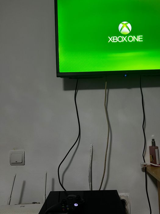 xbox one cu o maneta si cateva jocuri