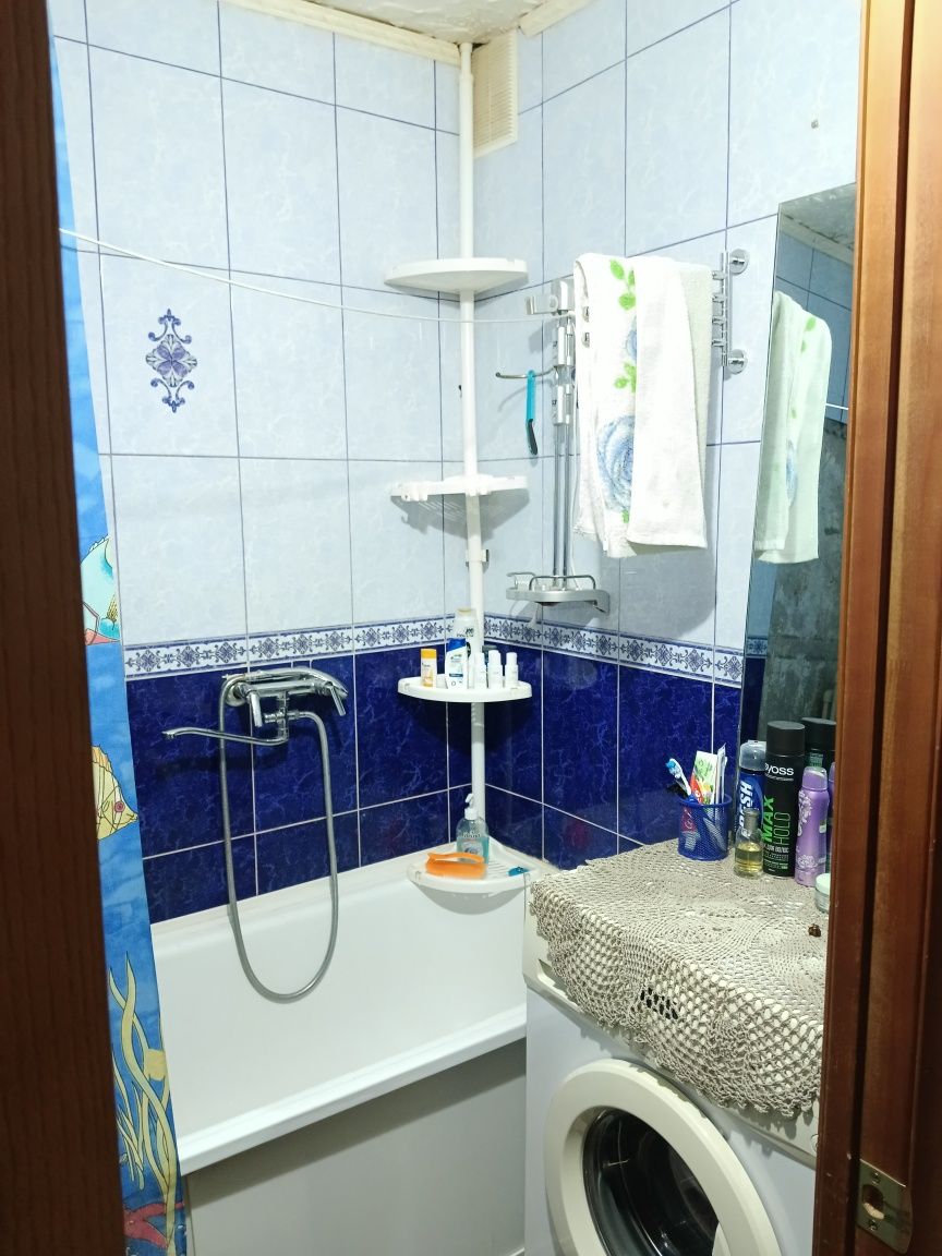 Продам 3 х комн квар. 4 мкр, дом 28, 2 этаж.