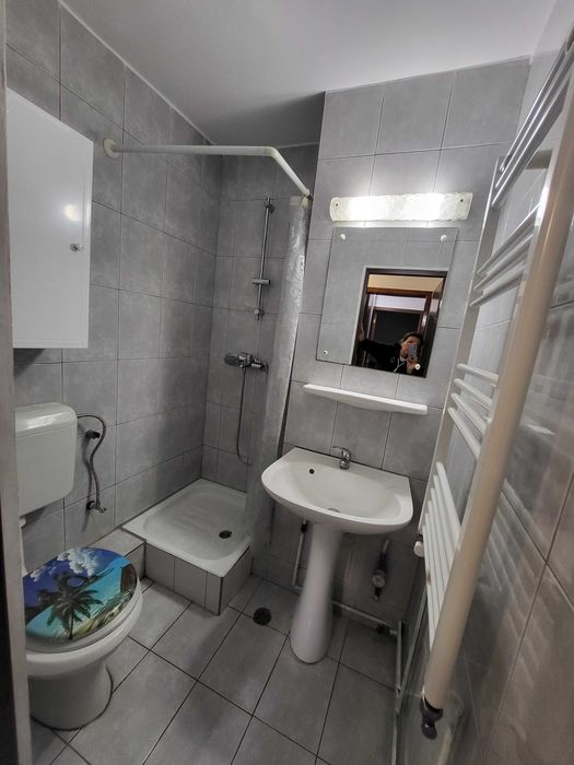 Inchiriez apartament 3 camere decomandat, renovat, zona Girocului