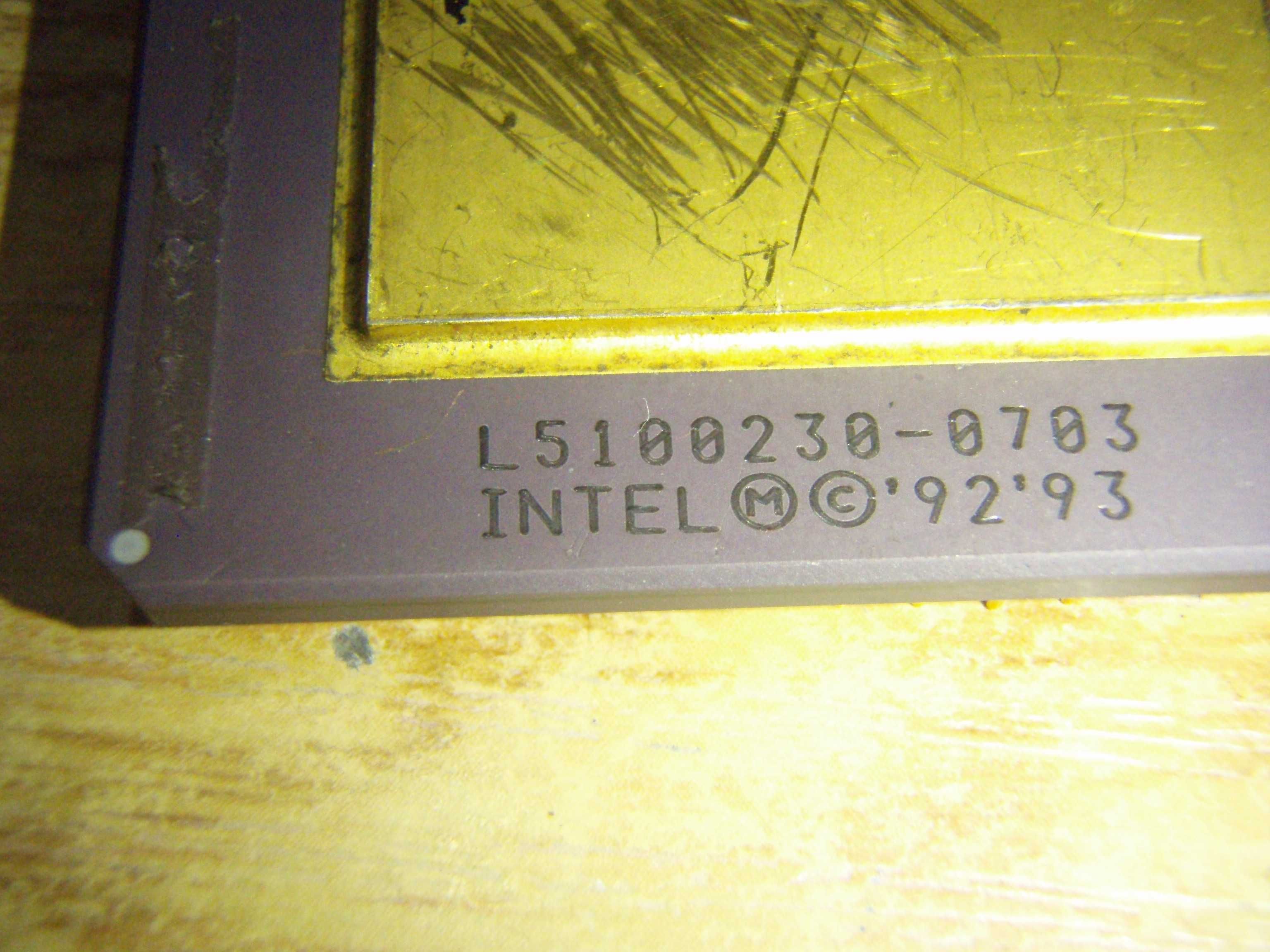 Procesor intel Pentium 90 A80502-90 SX957, pentru colectie sau aur
|