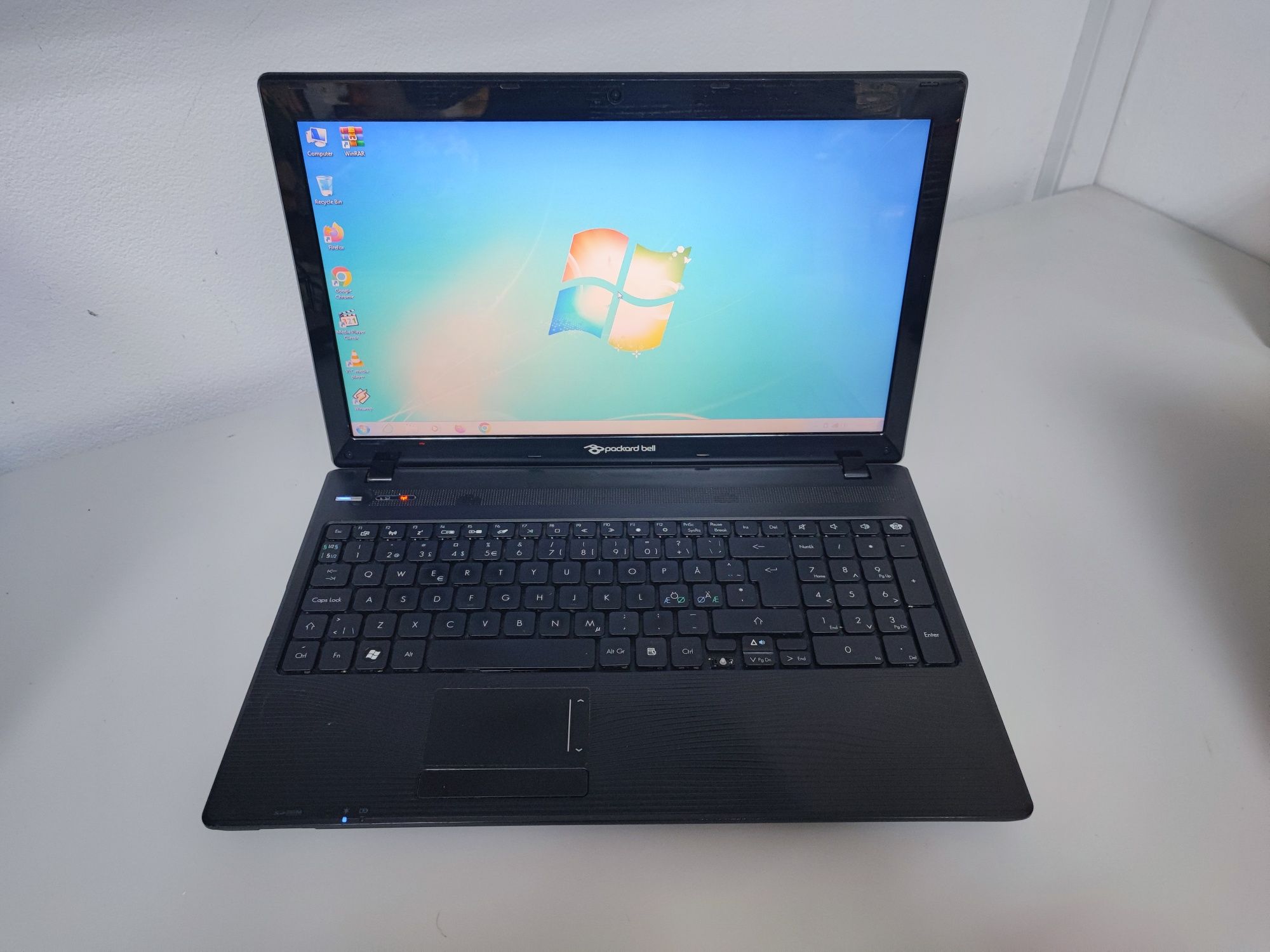 Laptop Packard Bell 6 GB Ram 500 GB memorie tine incarcat peste 2 ore