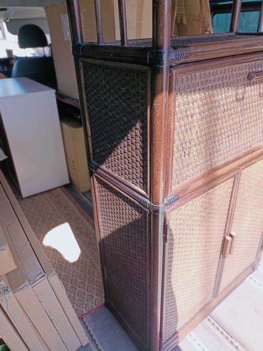 Corp mobilă din lemn masiv. ratan și bambus