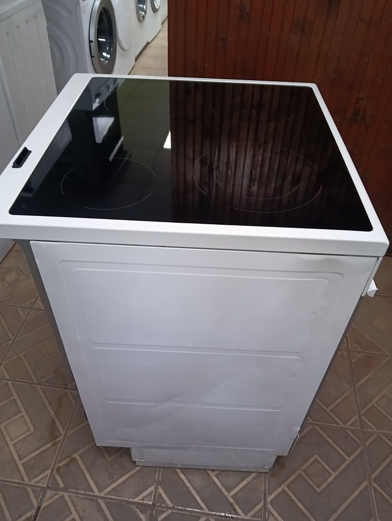 Свободно стояща печка с керамичен плот Electrolux 2 години гаранция!