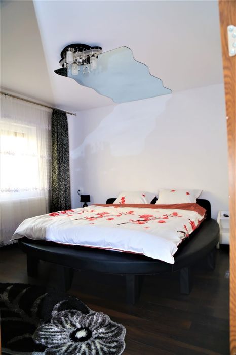 Vând sau închiriez  apartament 3 camere zona 6 martie