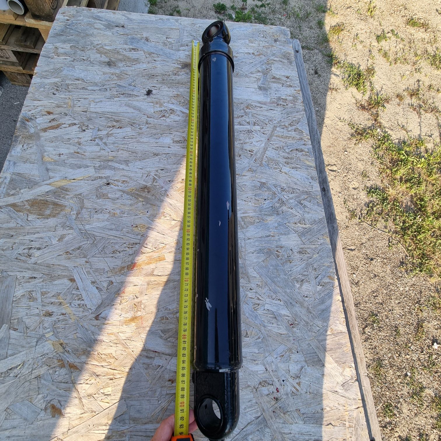 Cilindru hidraulic lungime 900 mm deschide 600 mm tija 50 mm grosime d