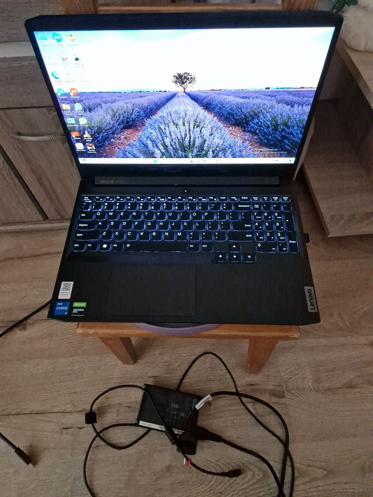 Laptop Lenovo ( încă în garanție)