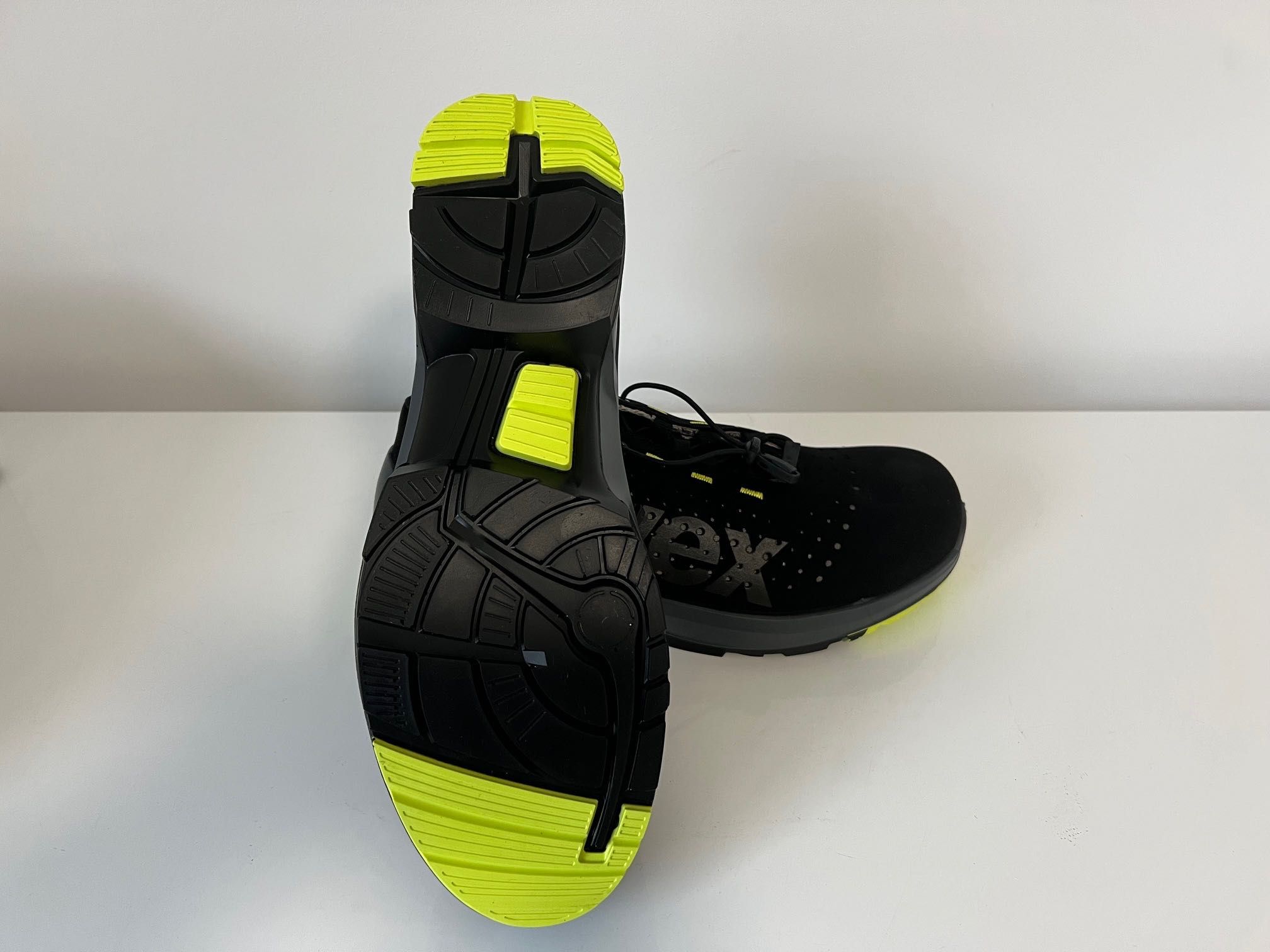 Pantofi Uvex marimea 48