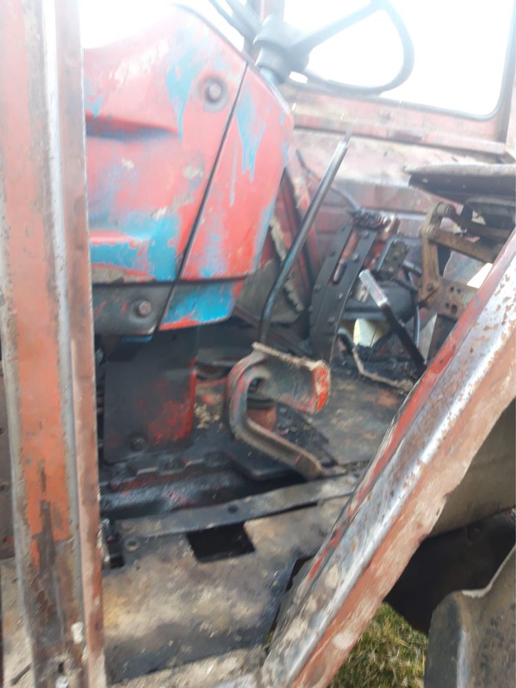 Vând tractor 650 tip export + transmisie tip export