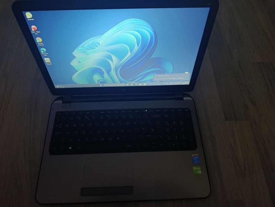 Лаптоп Hp g3 240