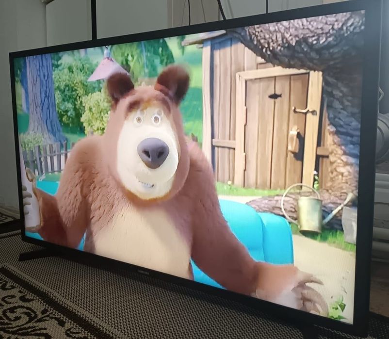 Смарт телевизор Samsung 106 см WiFi YouTube