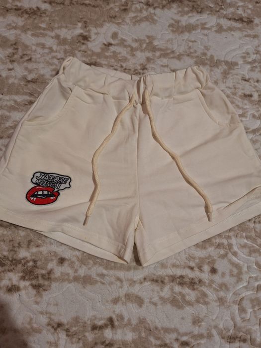 Къси бели панталонки