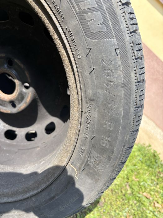 Vand 4 roti 205, 55, R16 jante otel cu cauciucuri de iarna Michelin Al