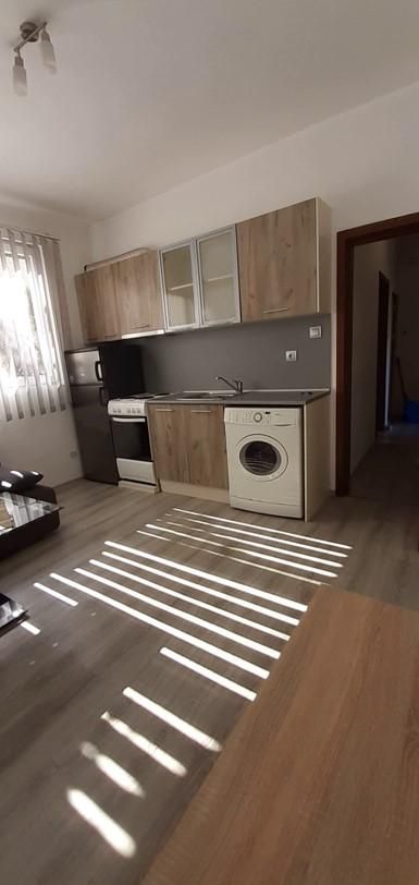 Дава се под наем Двустаен апартамент в София, Изгрев - 45 кв.м за 375 € - Снимка #2
