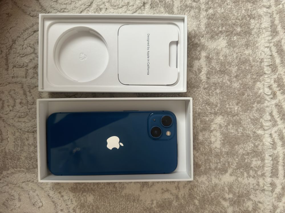 Продам Iphone 13 blue