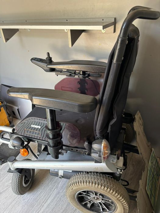 Scaun cu rotile electric handicap 2 baterii 12w varta