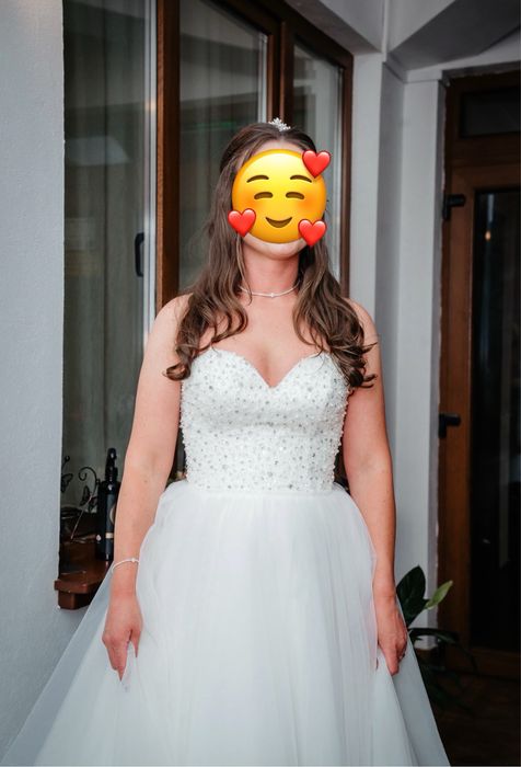 Vand rochie de mireasa cu corset lucrat manual