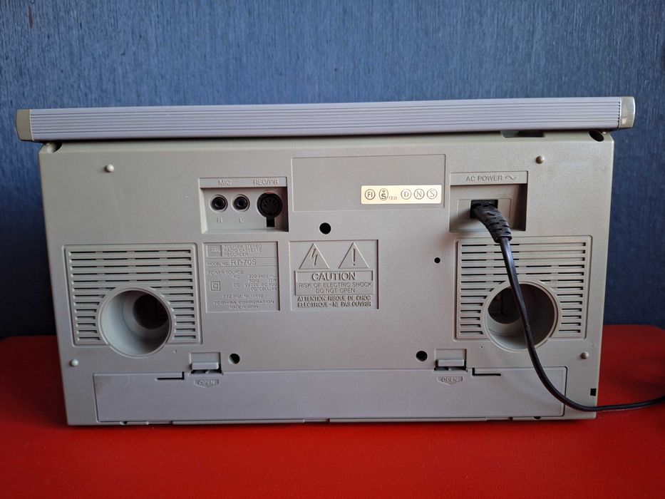 Радиокасетофон Toshiba.