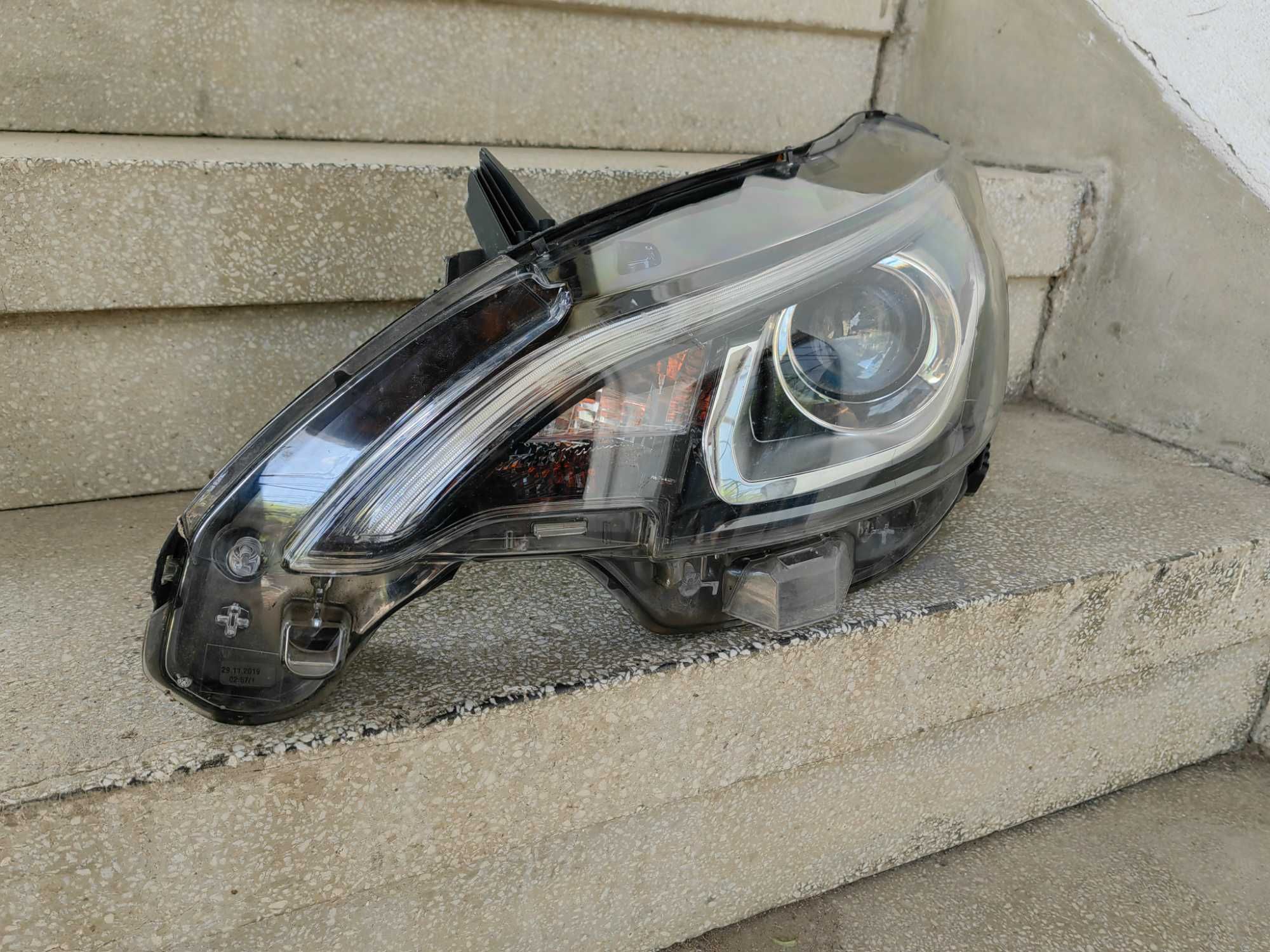 Фар Peugeot 108 ляв LED/Фар пежо 108 LED/Фар Pejo 108