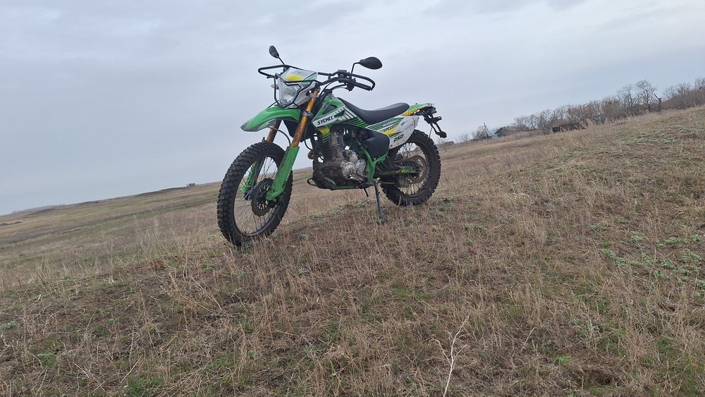 Мотоцикл эндуро 250