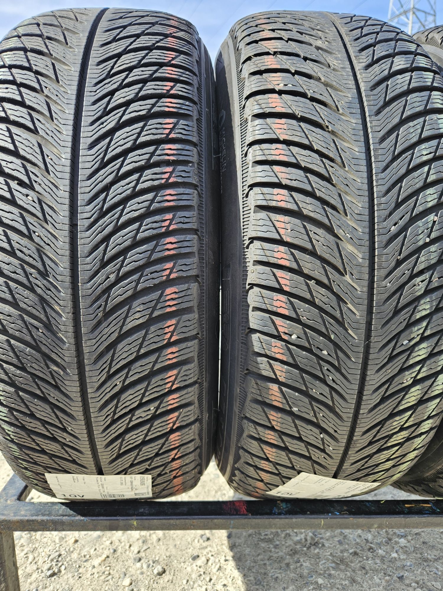 Vând anvelope iarnă  215/65r17 215/65/17 MICHELIN