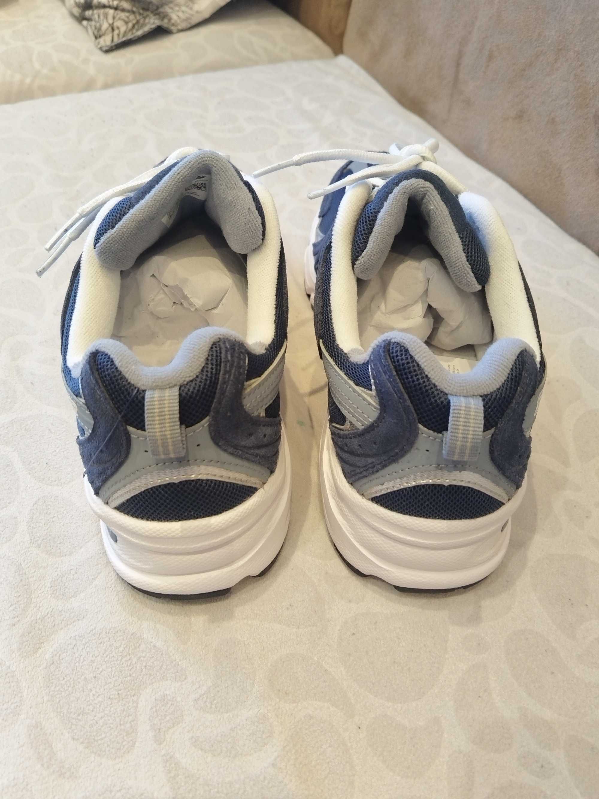 Маратонки new balance