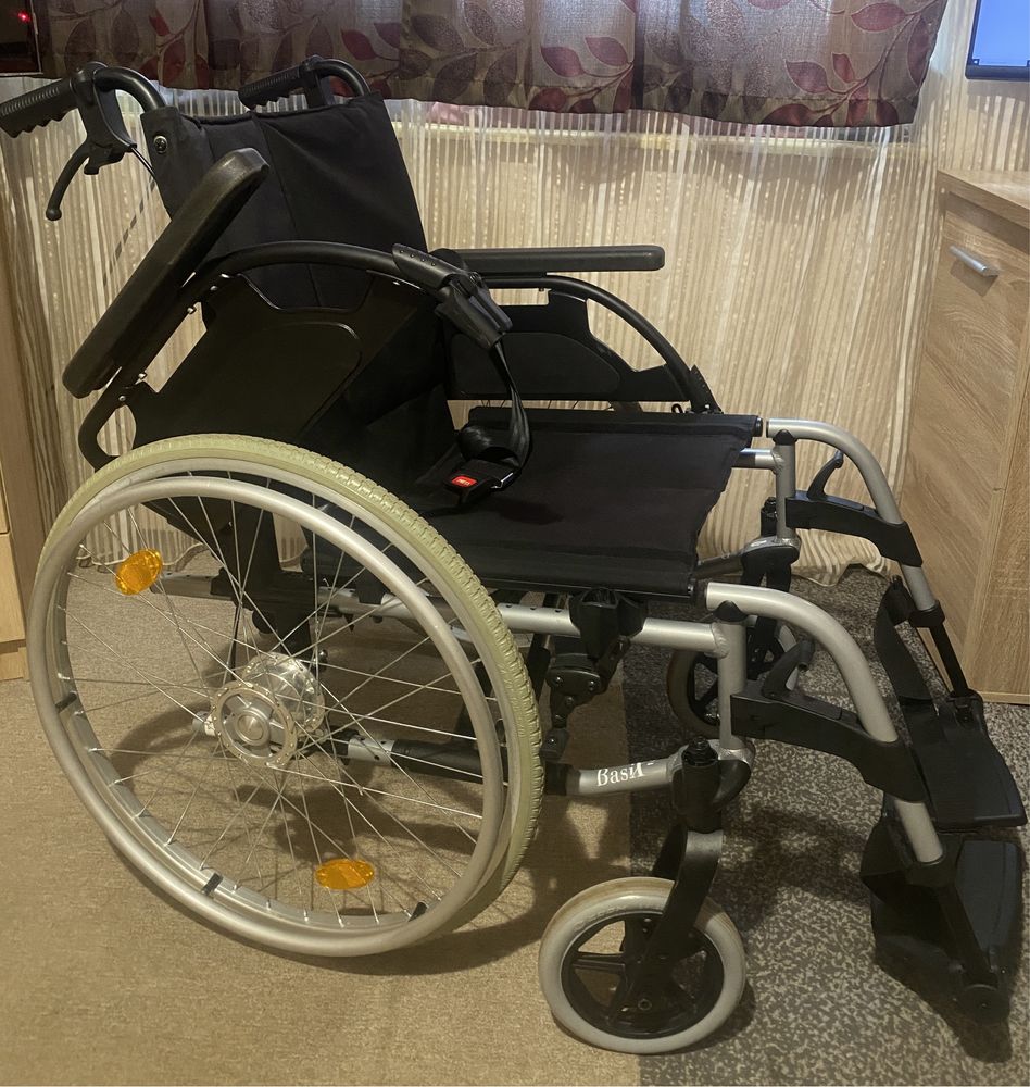 Carucior handicap scaun cu rotile batrani