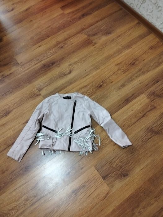 Продам куртку на девочку