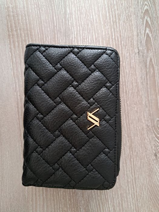 Чисто ново портмоне