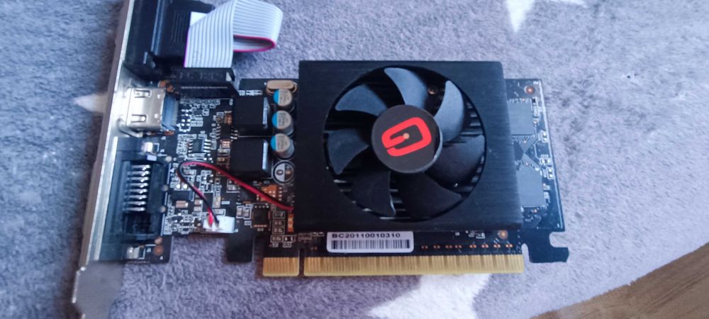 Componente calculator: MONITOARE / PLACI VIDEO / SDD-uri