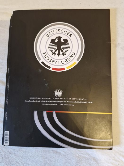 Clasor amagial cu footbal