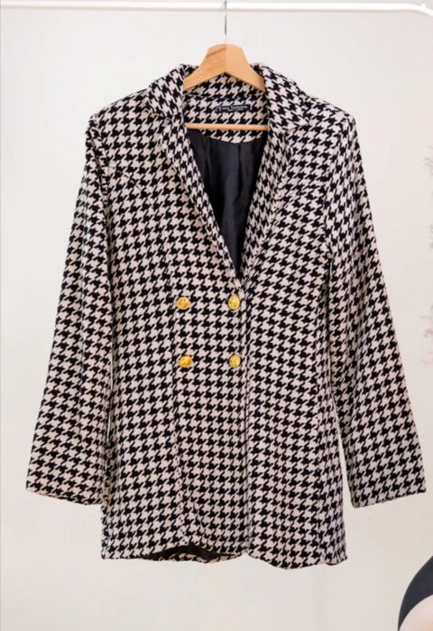 Пепитен костюм с пола и сако