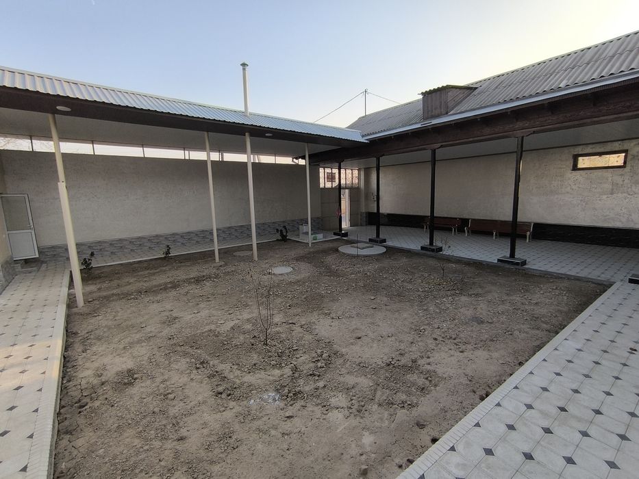 Продается участок с домом в городе Янгиюле.