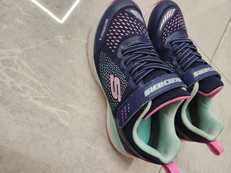 Водоустойчиви прекрасни детски маратонки Skechers 32
