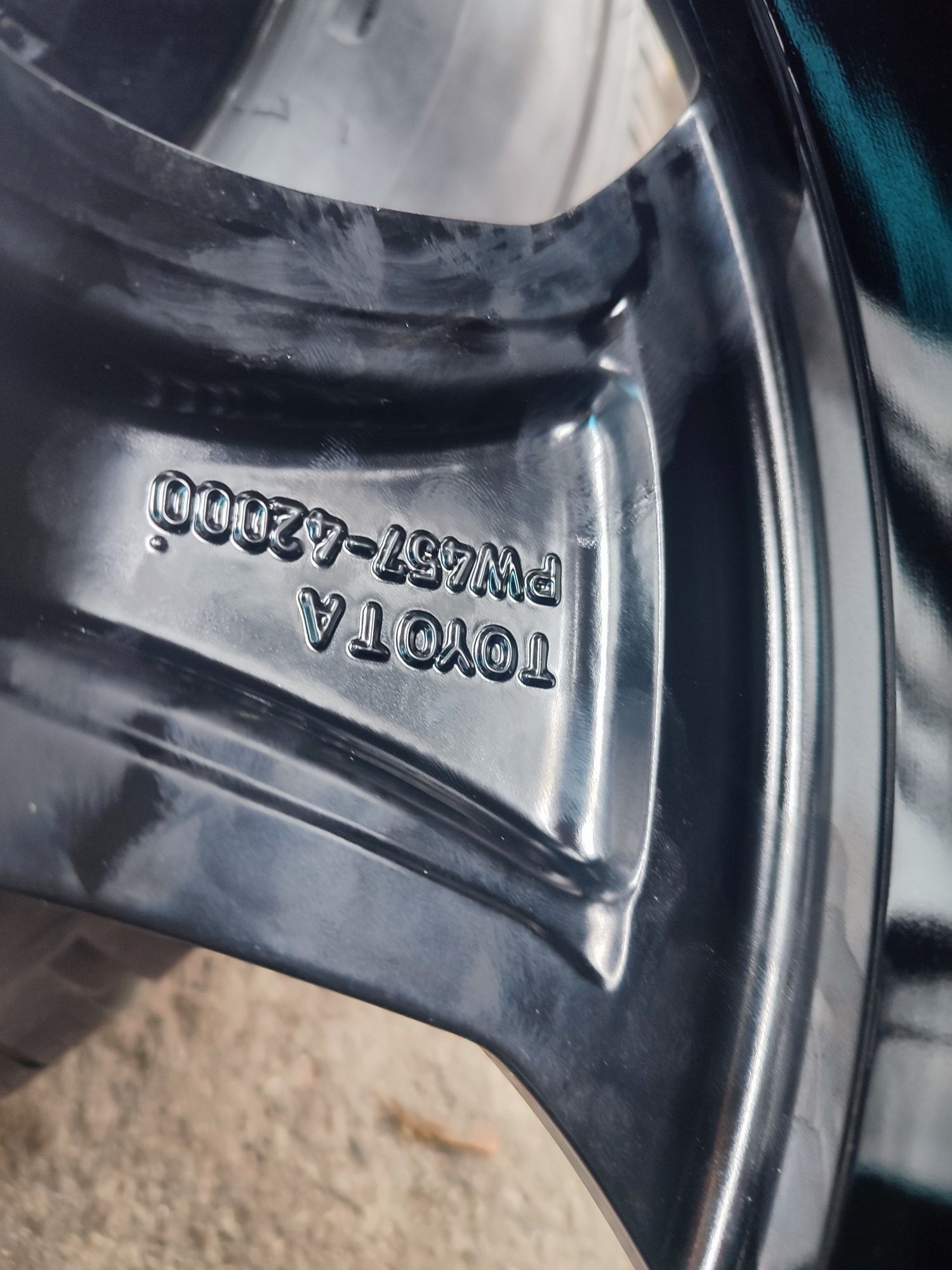 17" оригинални алуминиеви джанти за Toyota RAV4.