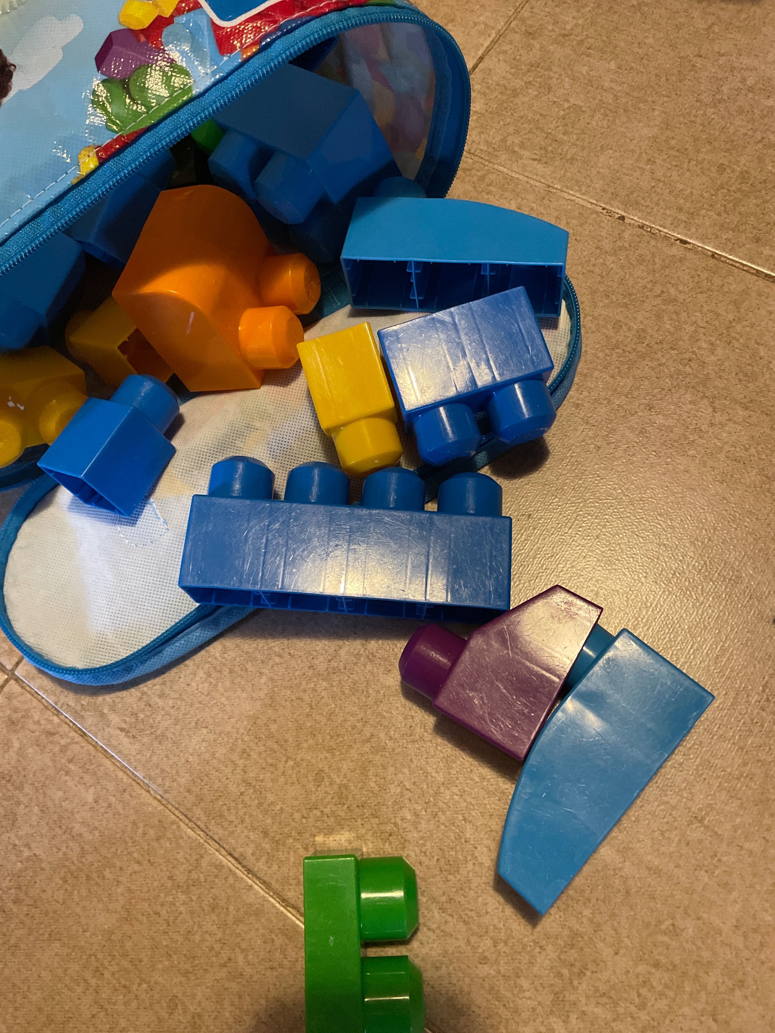 Камион писта Mega bloks, пожарна Mega bloks и конструктор Mega bloks