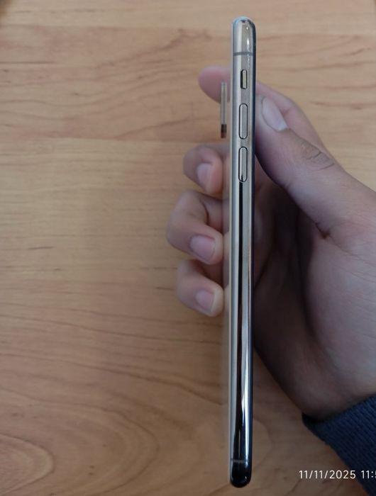 Iphone xs max gold