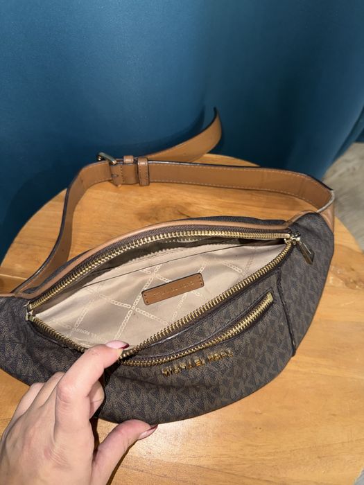 Чанта тип банан Michael Kors