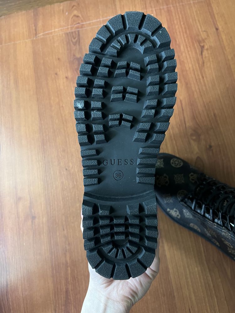 Обувки Guess боти