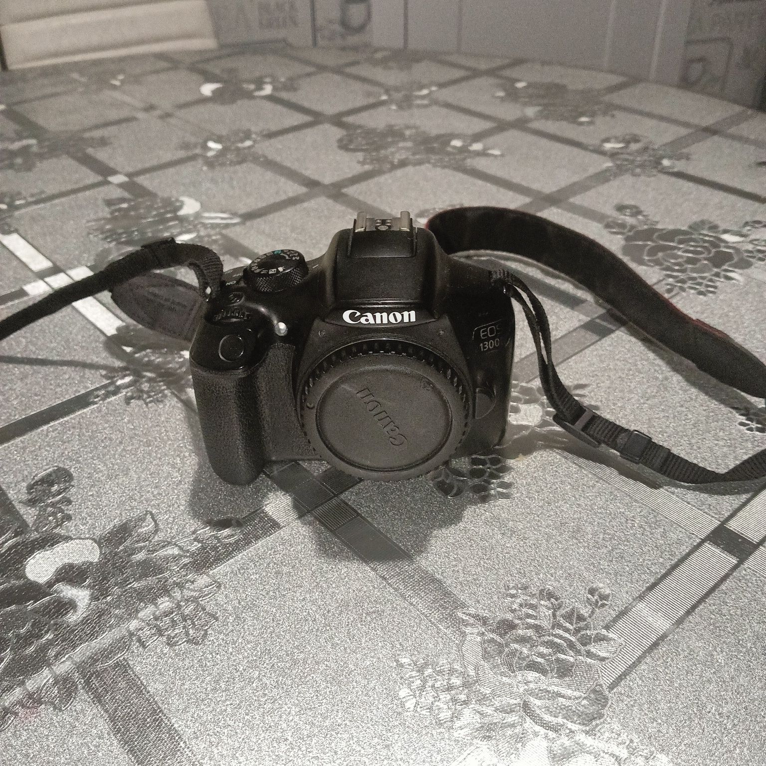 Canon 1300D для начинающих фотографов.