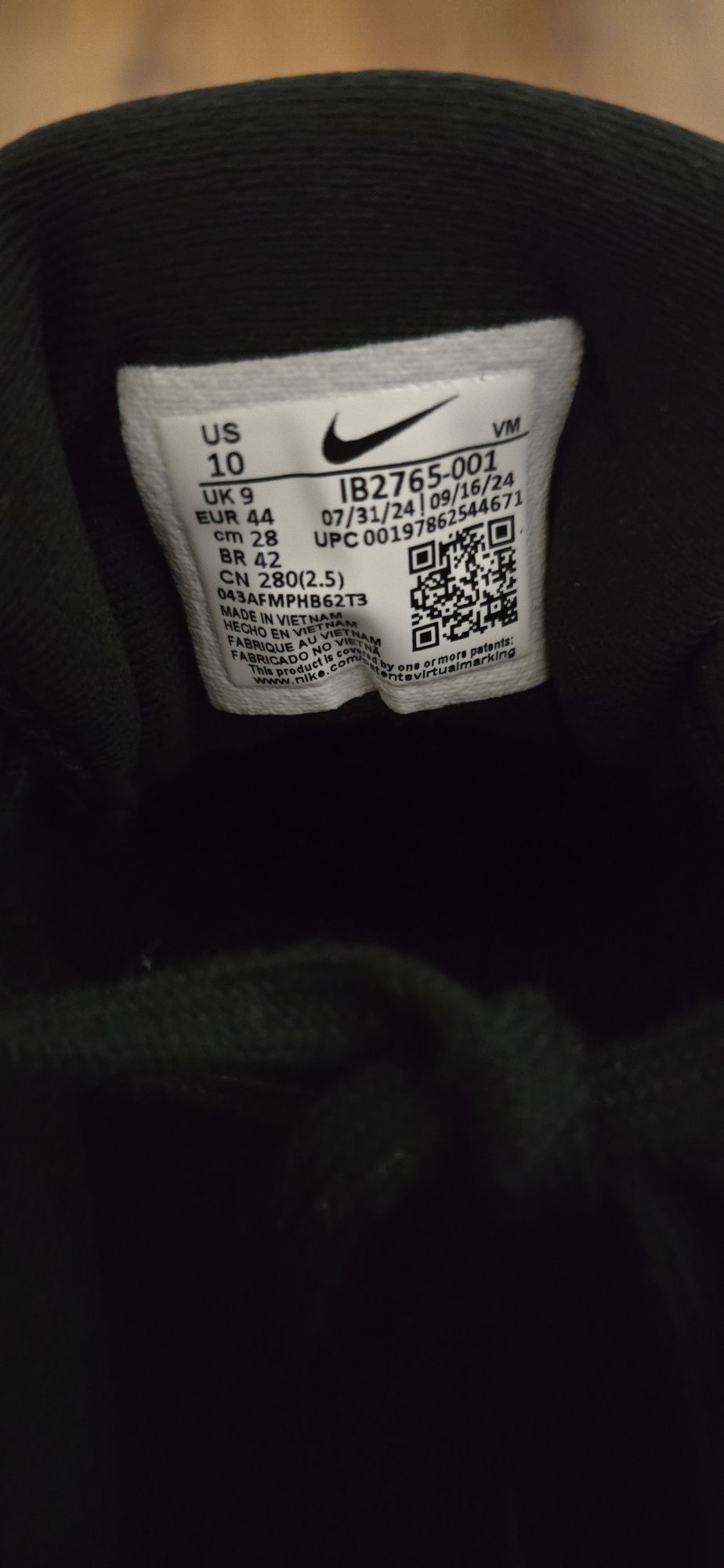 Чисто нови маратонки на NIKE