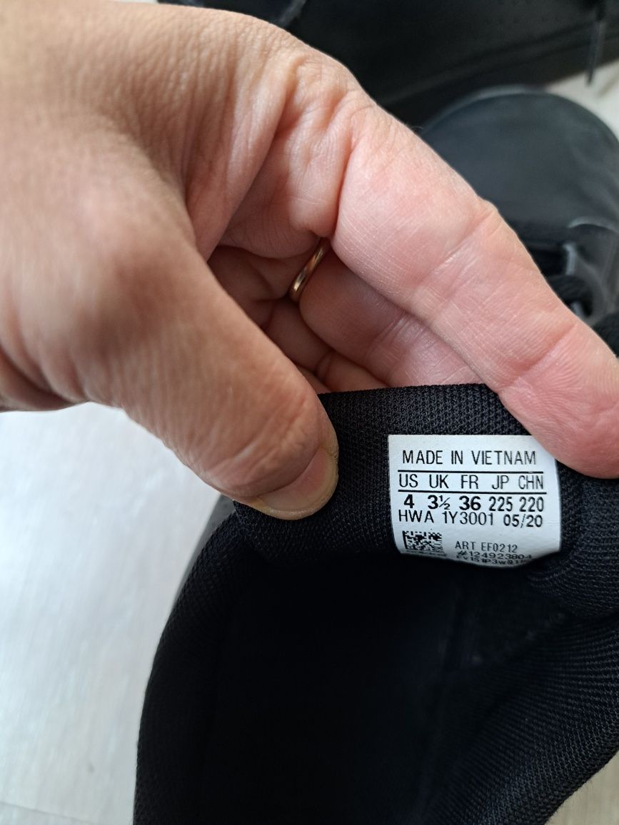Маратонки Adidas р-р 36