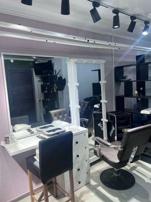 Столик визажиста,бровиста,стилиста