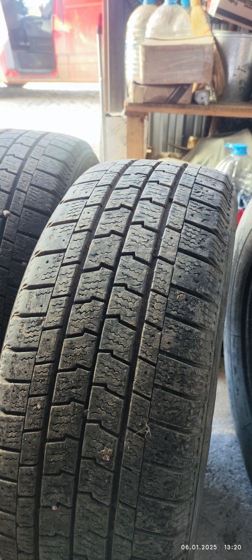 4 броя бусови гуми 215/65/15 104/102/T