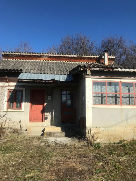 Vand case in zona Pucioasa