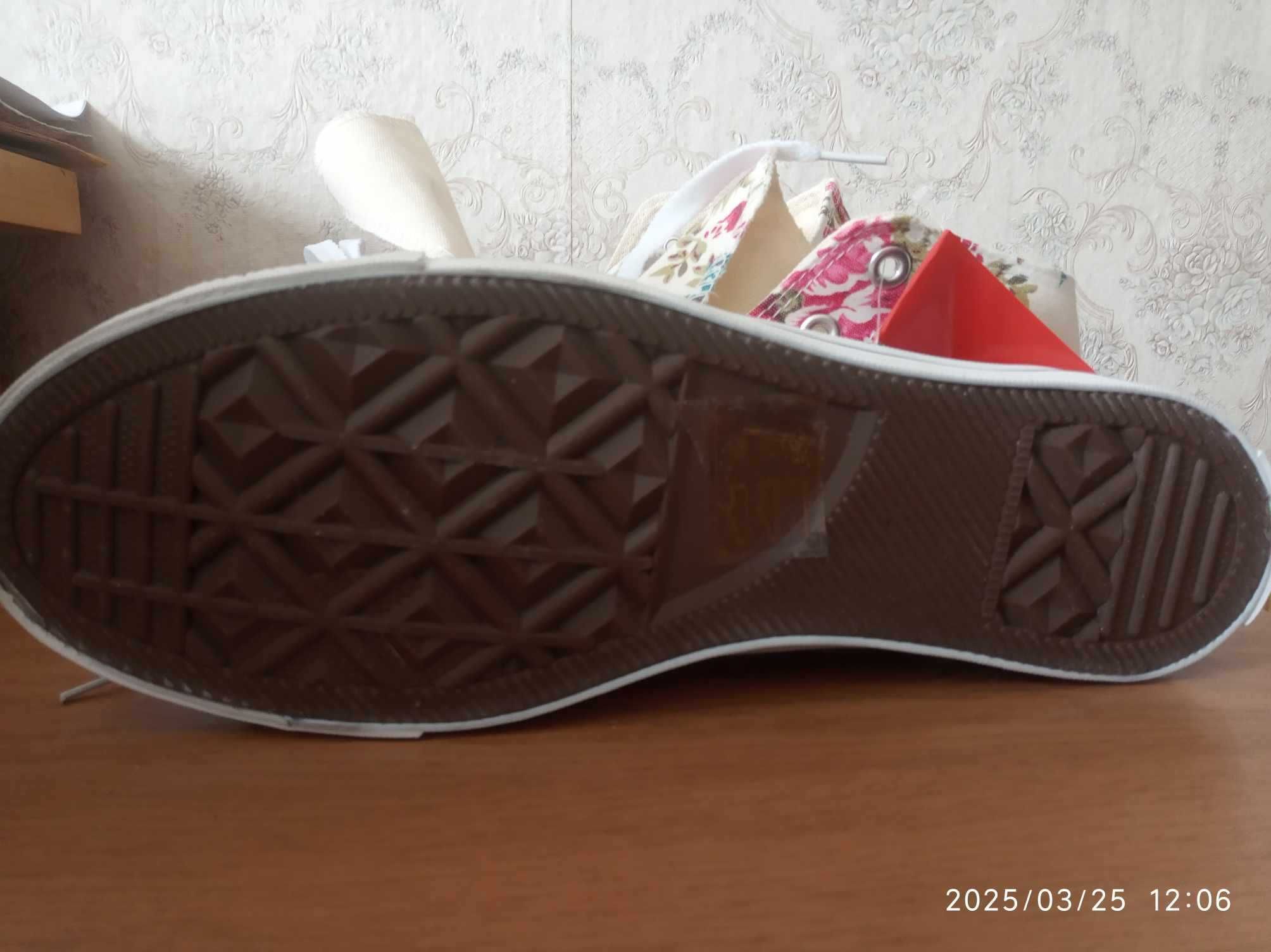 Дамски кецове, чисто нови