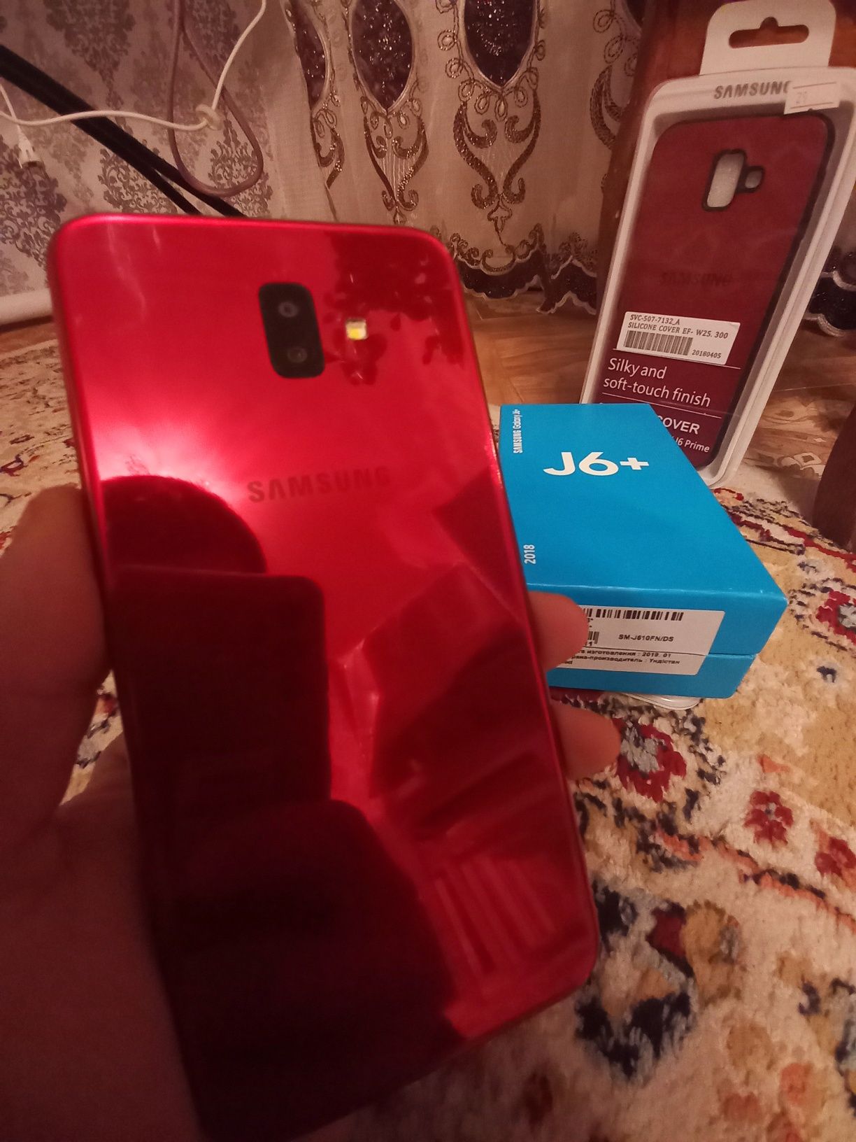 Продам самсунг J6+ в идеальном состояние