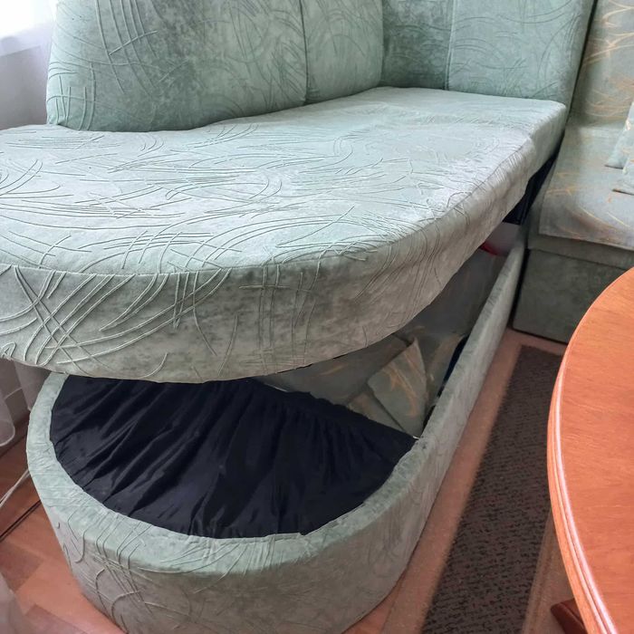 Ъглов диван в отлично състояние – 2.6 × 2 м